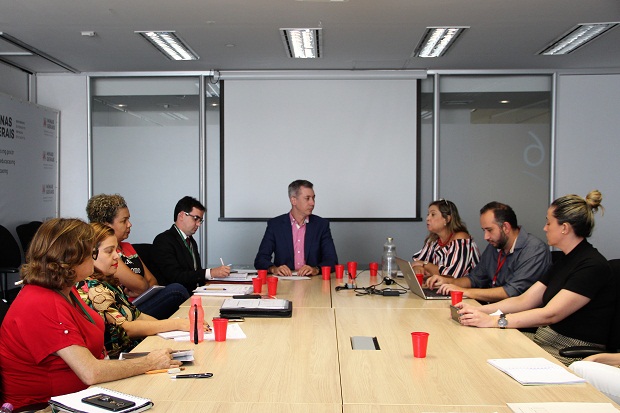O encontro faz parte da série de agendas que estão sendo realizadas, ao longo do ano, para discutir com os representantes da categoria os assuntos relacionados à educação. Foto: Rose de Paula (ACS/SEE)